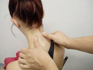 Masaż na leczenie i zapobieganie osteochondrozy szyjki macicy